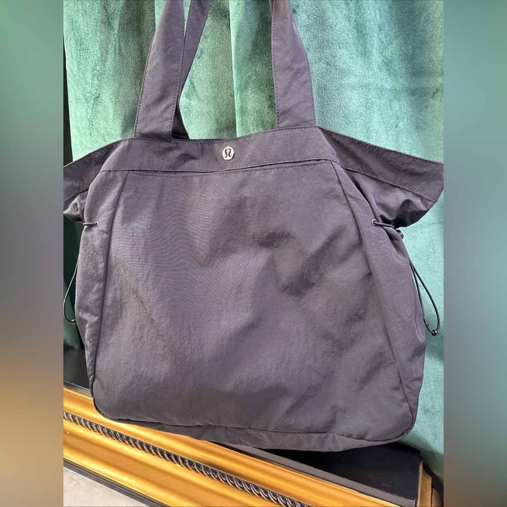 Lululemon Athletica Lululemon Side-Cinch Shopper Bag  (Black)
